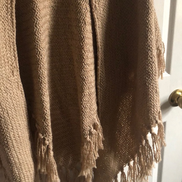 Cozy shawl! - Picture 3 of 7